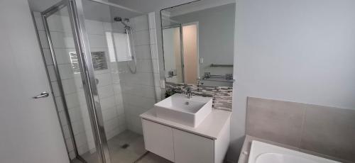 Ένα μπάνιο στο St Bees Retreat Airlie Beach