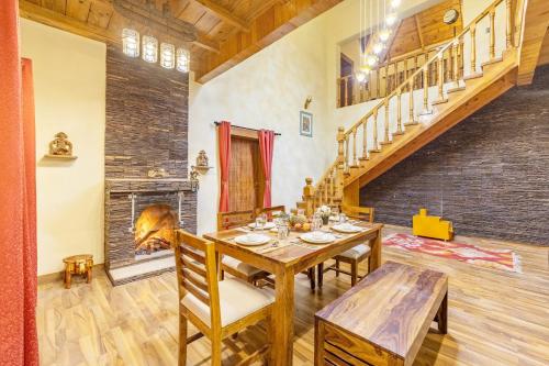 Foto sihtkohas Mukteswar asuva majutusasutuse ELIVAAS Silverstone 6 BHK villa with Garden & Gaming Zone galeriist