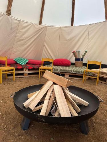 a room with a tent with a table and chairs at Chata Buchtovna in Rejdice