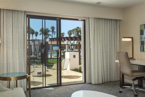 Posezení v ubytování Hilton Santa Barbara Beachfront Resort