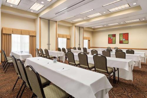 Бизнес-центр и/или конференц-зал в Country Inn & Suites by Radisson, Mankato Hotel and Conference Center, MN