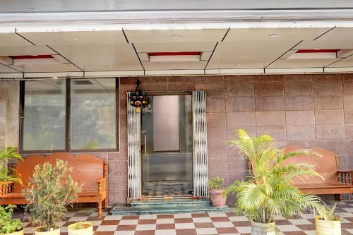 Gallery image of Super Collection O Karnampet Gate Formerly KVS Residency in Jāmb