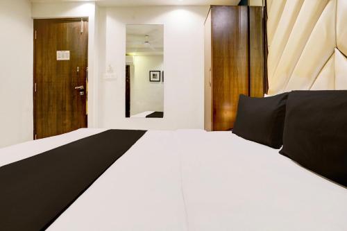 Кровать или кровати в номере Super Hotel O Mumbai Central Formerly Park Palace