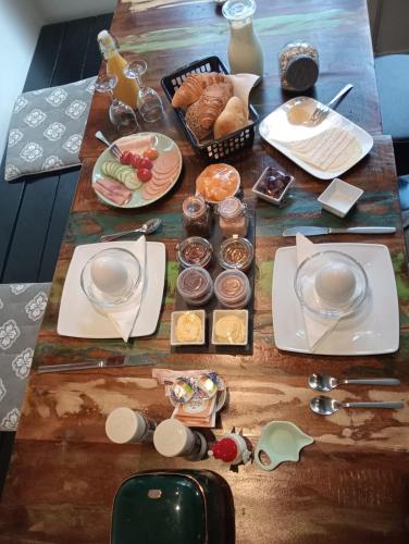 a table with plates of food on top of it at B&B In de Kromme Jak in Zwolle