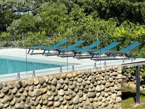 Bazén v ubytovaní Finca Aprisco de Candeleda alebo v jeho blízkosti