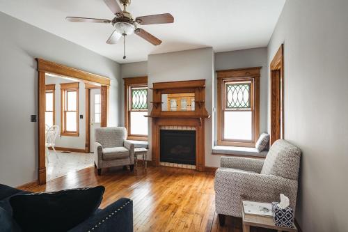 Gallery image of Spacious Victorian 5 BDR Broomhead Farmhouse - 5721 in Rapid City