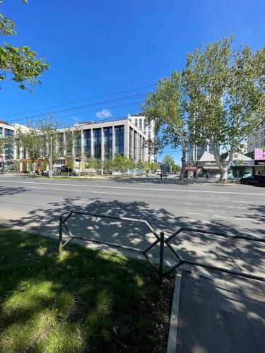 a empty street with a building in the background at Complexul Artima in Chişinău