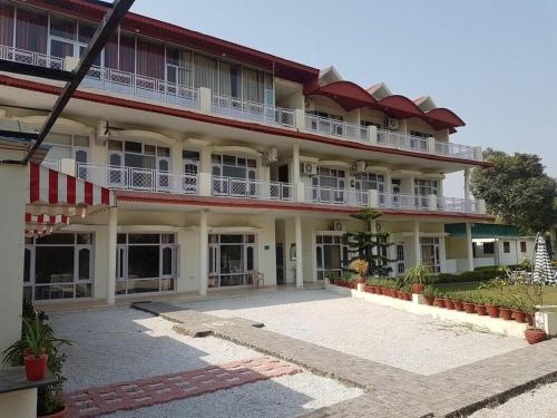 a large building with a courtyard in front of it at Skyview Stays I Party Lawns I Adjacent The Good Club I 1km Sukhna lake,Rock Garden & High Court I in Chandīgarh