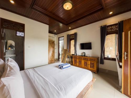 Ένα ή περισσότερα κρεβάτια σε δωμάτιο στο Tiara Guest House Ubud