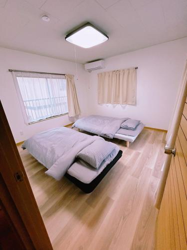 10-minute drive from Kumamoto Station, parking for 6 cars, large house that can accommodate up to 15 people