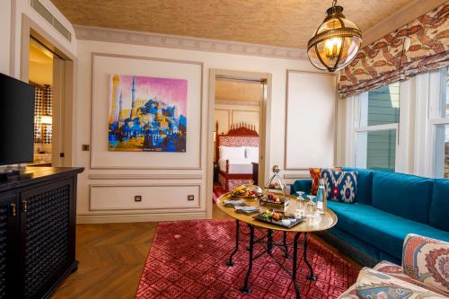Uma área de estar em Hagia Sofia Mansions Istanbul, Curio Collection by Hilton