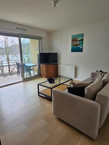 Annecy centre , Vue lac, ascenseur 4 pers