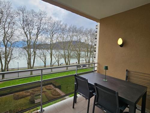 Annecy centre , Vue lac, ascenseur 4 pers
