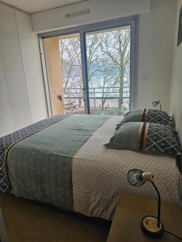 Annecy centre , Vue lac, ascenseur 4 pers