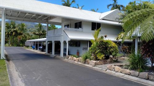 El edificio en el que está el motel