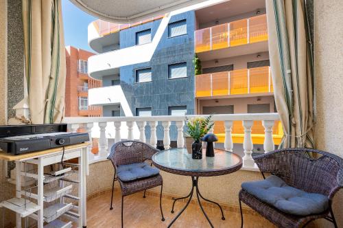 Casa Familia Torrevieja 2BR Beach Apartment Fast WiFi 3 Min Walk to Beach