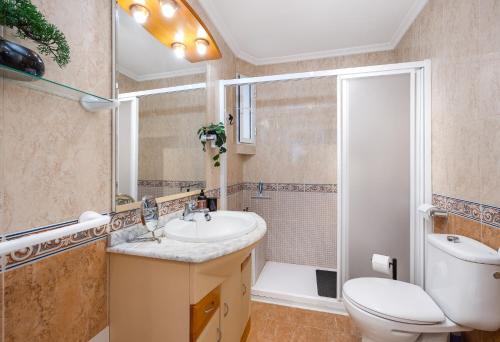 Casa Familia Torrevieja 2BR Beach Apartment Fast WiFi 3 Min Walk to Beach