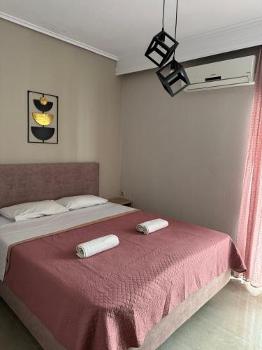 Ένα ή περισσότερα κρεβάτια σε δωμάτιο στο Lia Rooms