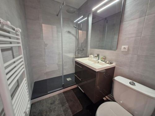 Photo de la galerie de l'établissement APPT CENTRE VILLE PISCINE, à Saint-Jean-de-Monts