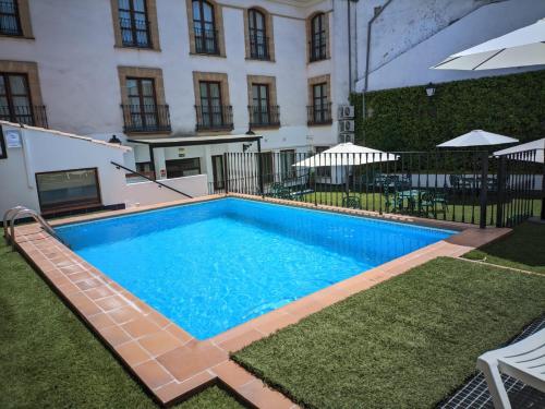 Bazén v ubytování Hotel Rosaleda Don Pedro nebo v jeho okolí