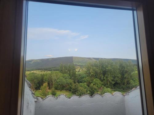 Nespecifikovaný výhled na hory nebo výhled na hory při pohledu z hotelu