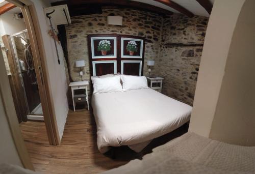 A bed or beds in a room at La Casetta nel Borgo