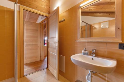 a bathroom with a sink and a mirror at Agriturismo Soleil Levant Torgnon in Torgnon