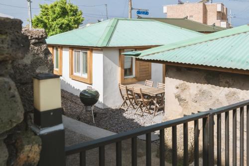 Dazayo DumoOmpang House - Quiet and Still Coastal Village