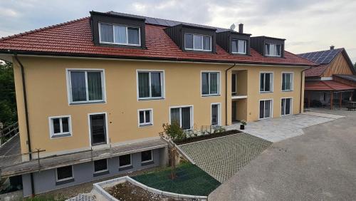 Das Bründl - Frühstückspension und Camping