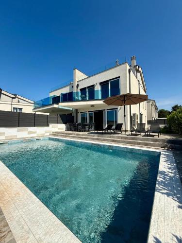 New villa with pool, sea view, Poreč