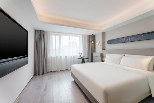 Postel nebo postele na pokoji v ubytování Atour Light Hotel Dalian Xinghai Square Hang Lung Shopping Center
