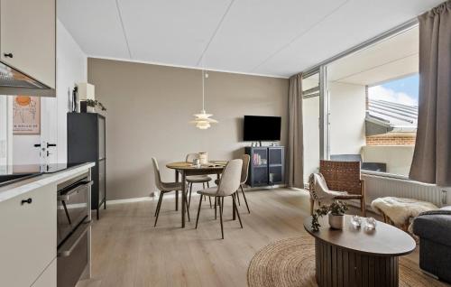 Dapur atau dapur kecil di Pet Friendly Apartment In Fanø