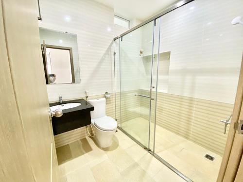 Ένα μπάνιο στο Phu Nhuan Cultural Park Apartment