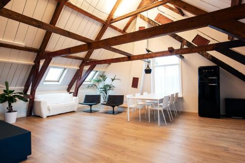 a large living room with a table and chairs at B&B 'de Wenteltrap' in Makkum