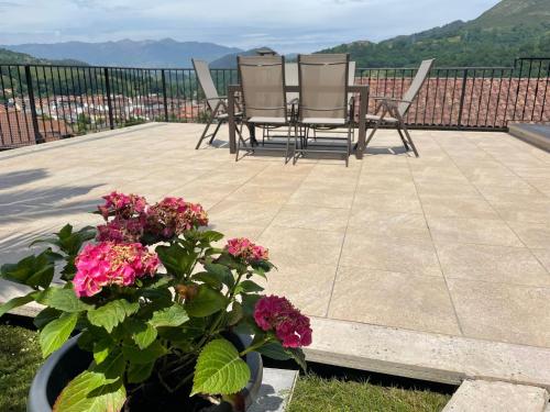 a group of chairs and flowers on a patio at Apartamentos Cangas Relax En Grupo in Cangas de Onís