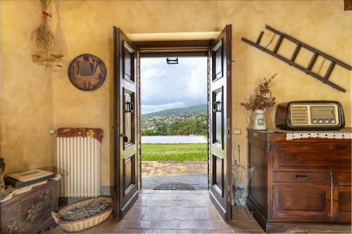an open door to a room with an old telephone at San Rocco 4, Emma Villas in Montecchio