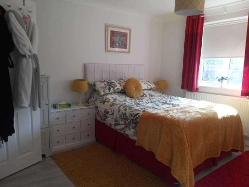 a bedroom with a bed with a cat sitting on it at 1-Bed Seaside Retreat - Sleeps 2 Parking & Garden in Peacehaven