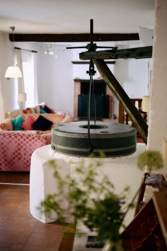 a living room with a table with a wheel on it at Molino Del Santo in Benaoján