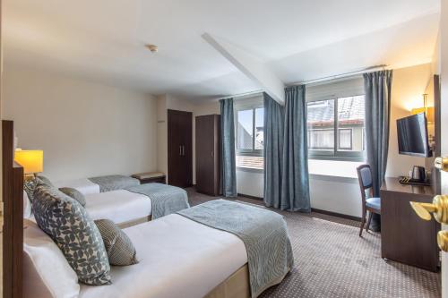 Postel nebo postele na pokoji v ubytování Helgon Hotel - Lourdes Pyrénées