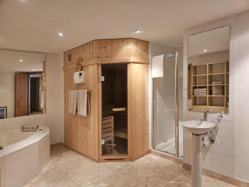 Aramis Ground Floor photo 3