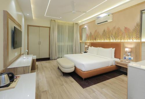 a hotel room with a bed and a bath tub at ECKO City Centre Rishikesh in Rishīkesh