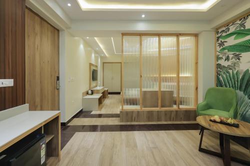a lobby with a green chair and a waiting room at ECKO City Centre Rishikesh in Rishīkesh