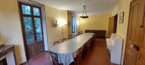 a long room with a long table and chairs at Mas Montluzia in Cascastel-des-Corbières