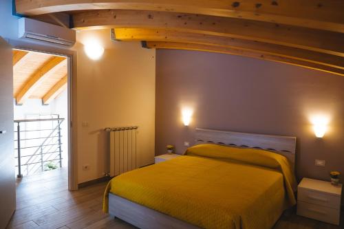 A bed or beds in a room at Casa Vacanze Robinson