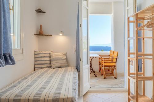 Ένα ή περισσότερα κρεβάτια σε δωμάτιο στο Syros Apartments Suites Chryssonisos Kini