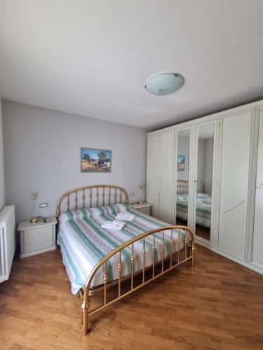 Postel nebo postele na pokoji v ubytování Casa ARIA Iseo Lake - panoramic house with private pool