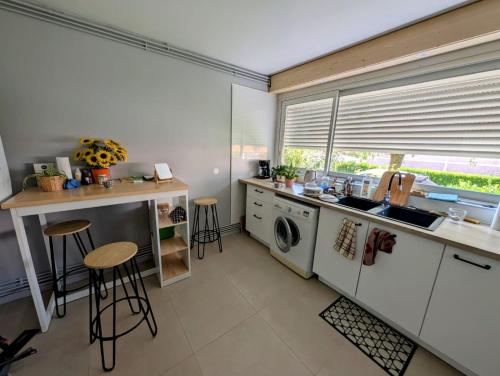 Chambre cozy, vue sur jardin, proche Tram centre ville & aéroport