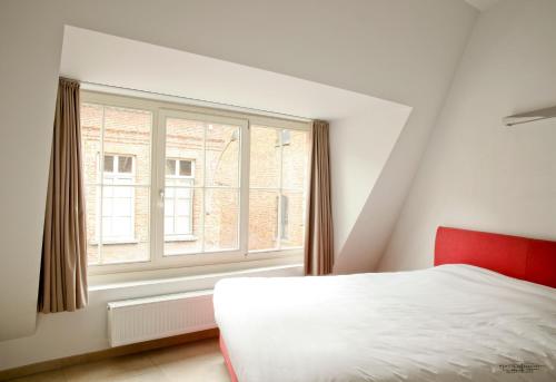 a bedroom with a bed and a window at Place 2 stay in Ghent