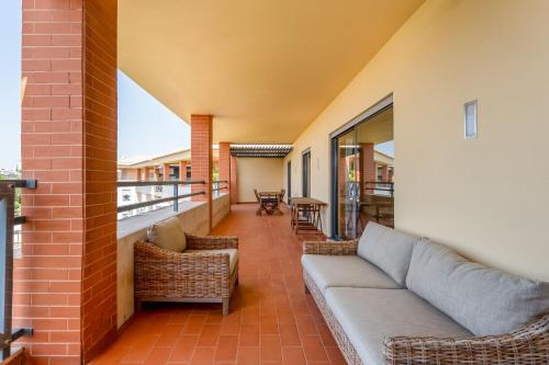 Penthouse with Pool View in Albufeira by Lovelystay