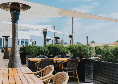 InterContinental Doha Beach & Spa by IHGにあるレストランまたは飲食店